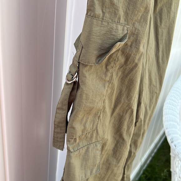 Parachute Pants Army Green with draw string waist and pant let, 3 pocket size M - Picture 3 of 10